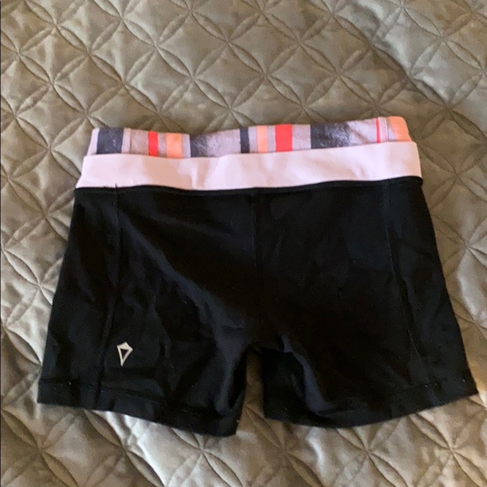 Reversible athletic shorts